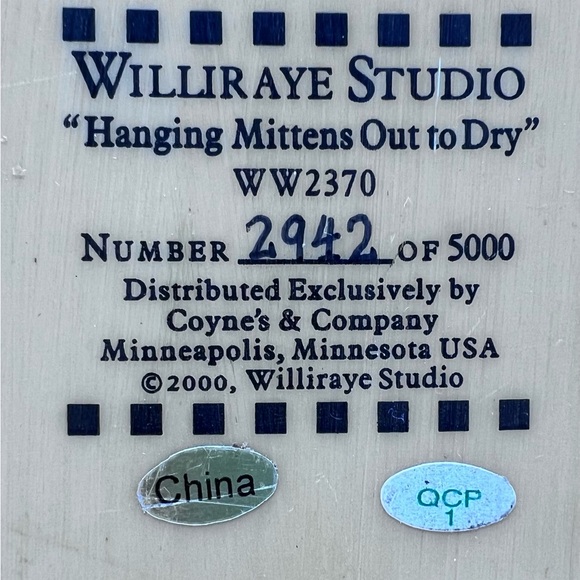 Willieraye Studio.  Hanging Mittens Out to Dry.  WW2370.   Yr 2000.   11 in tall - Picture 10 of 10